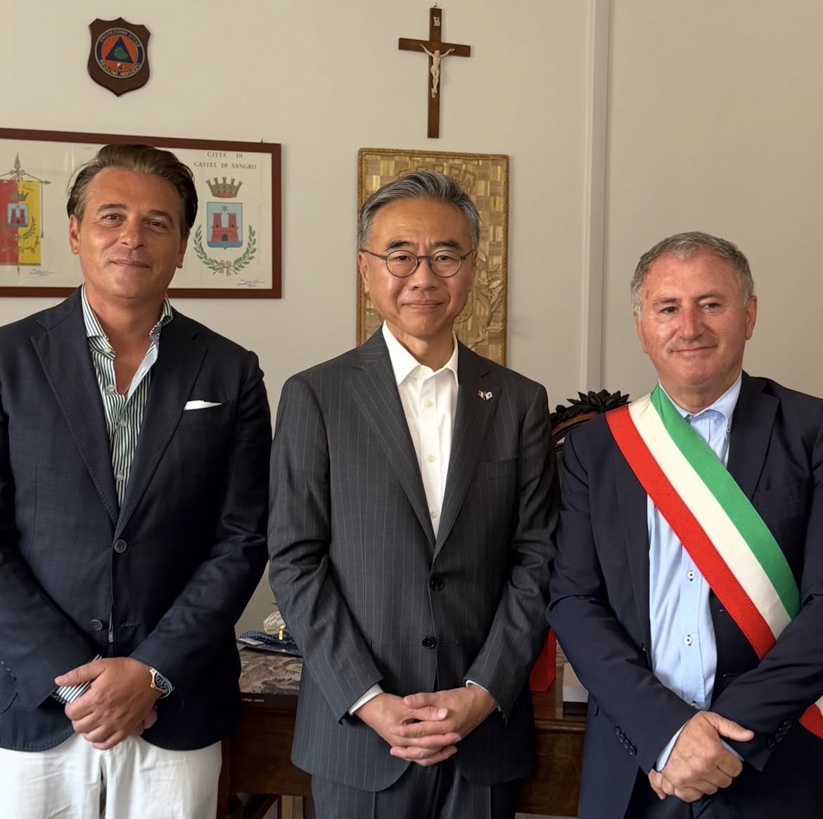 Mario Muscariello, H.E. Kim Choon-goo and Angelo Caruso in Castel di Sangro