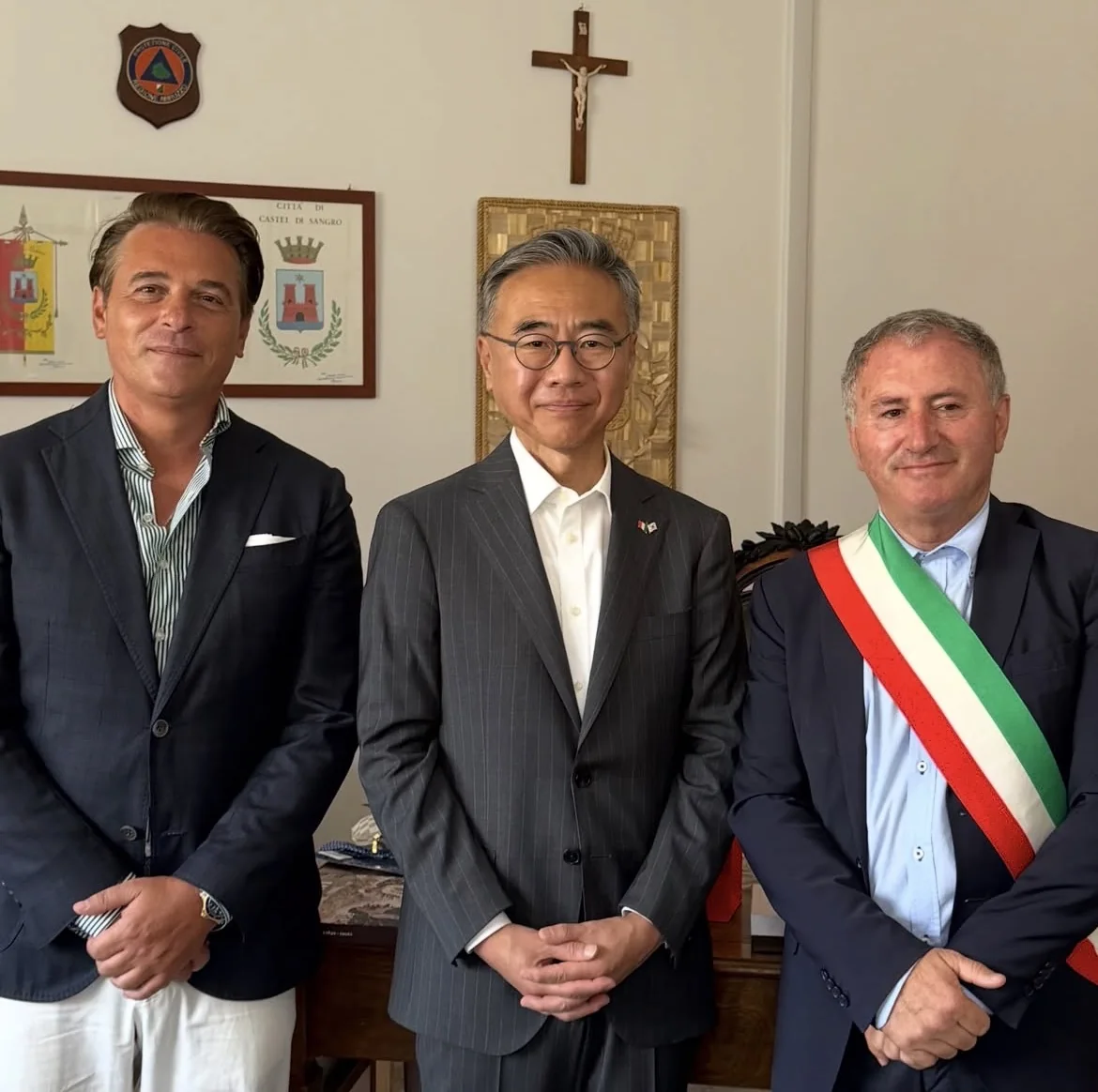 Mario Muscariello, H.E. Kim Choon-goo and Angelo Caruso in Castel di Sangro