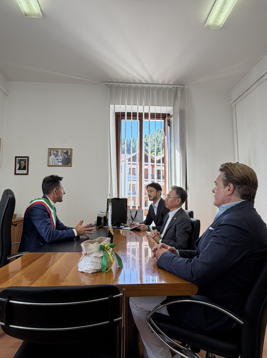 Institutional meeting in Roccaraso with H.E. Kim Choon-goo, Mayor Francesco Di Donato and Mario Muscariello